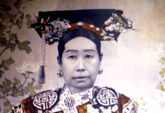 慈禧的小菊花很尊貴 如廁完「宮女要嘴含水」浸濕衛生紙...當年濕紙巾真的太人工% 照片 慈禧的小菊花很尊貴 如廁完「宮女要嘴含水」浸濕衛生紙...當年濕紙巾真的太人工