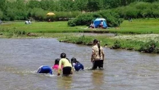 7個孩子「湖底的呼喊聲」爸媽卻沒聽到 深夜湖水抽乾水鬼竟現形...全都被勒得緊緊的% 照片 7個孩子「湖底的呼喊聲」爸媽卻沒聽到 深夜湖水抽乾水鬼竟現形...全都被勒得緊緊的