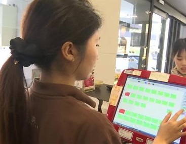 來杯「台中江小姐」!他驚見菜單100元飲料 點下去才知道...這是拯救一間店的祕方% 照片 來杯「台中江小姐」!他驚見菜單100元飲料 點下去才知道...這是拯救一間店的祕方