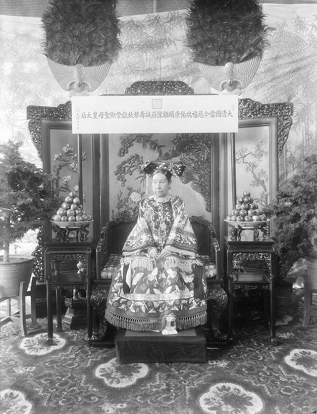 12張證明「慈禧太后天生就有皇帝氣場」的罕見舊照 卻為拍最後一張賠上命!% 照片 12張證明「慈禧太后天生就有皇帝氣場」的罕見舊照 卻為拍最後一張賠上命!