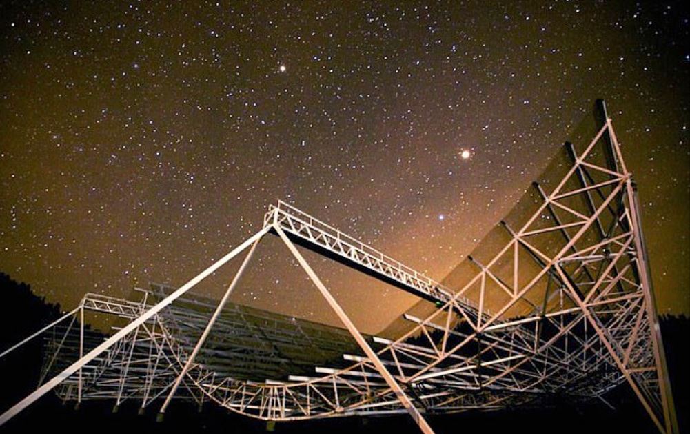 15億光年外的狂call 天文家接收「60次超密集電波訊號」:這是外星生物對人類的溝通!% 照片 15億光年外的狂call 天文家接收「60次超密集電波訊號」:這是外星生物對人類的溝通!