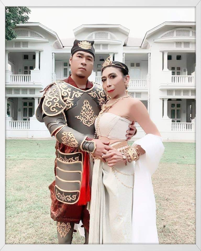 泰國「最辣美魔女」嫁小鮮肉爽曬結婚證書 網看婚紗照驚呆:這絕對是真愛...% 照片 泰國「最辣美魔女」嫁小鮮肉爽曬結婚證書 網看婚紗照驚呆:這絕對是真愛...