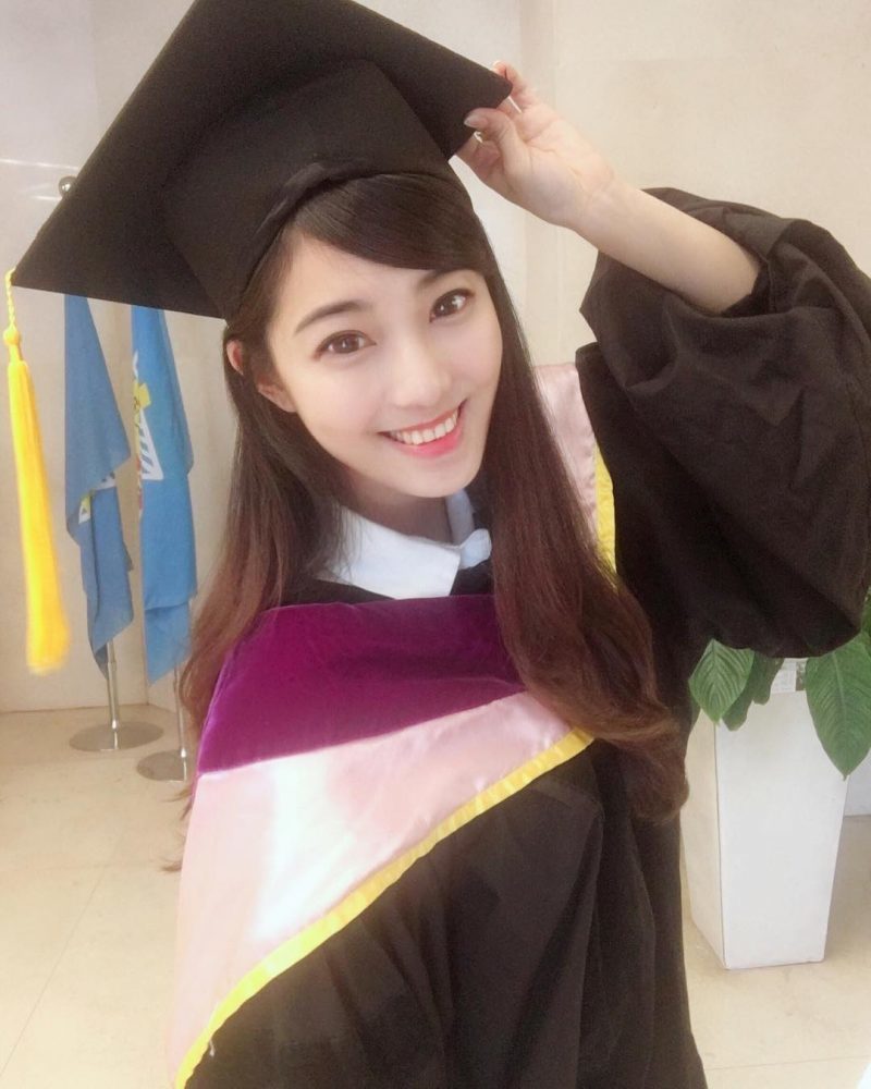 台灣「最正大學女老師」紅到國外!小黑裙下「雪白長腿」老外嘆:台灣人太幸福% 照片 台灣「最正大學女老師」紅到國外!小黑裙下「雪白長腿」老外嘆:台灣人太幸福