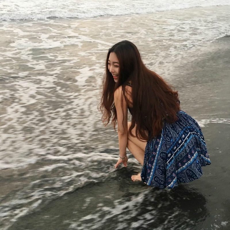 台灣「最正大學女老師」紅到國外!小黑裙下「雪白長腿」老外嘆:台灣人太幸福% 照片 台灣「最正大學女老師」紅到國外!小黑裙下「雪白長腿」老外嘆:台灣人太幸福