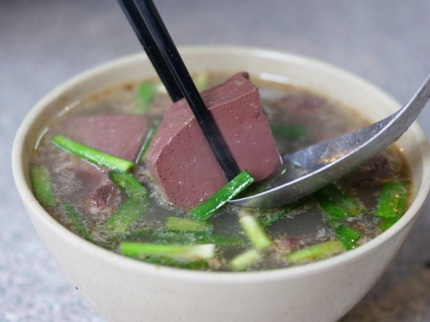 日本情人節推出長得像「台灣恐怖小吃」的特殊拉麵 味道竟然是甜的!% 照片 日本情人節推出長得像「台灣恐怖小吃」的特殊拉麵 味道竟然是甜的!