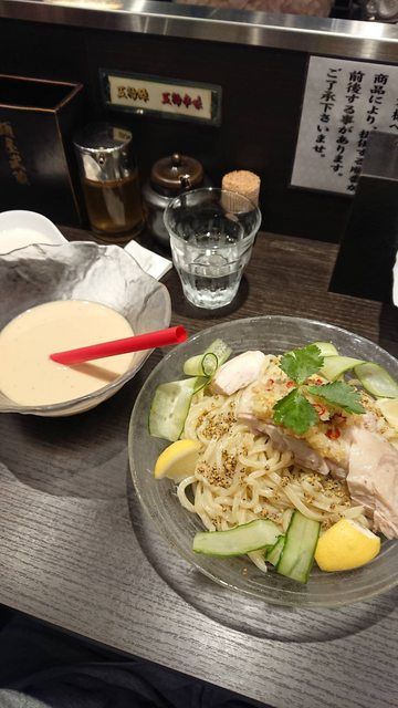 「珍奶沾麵」吃起來到底怎樣?台男勇敢赴日嘗試「詭異衝擊口感」大崩潰:台日友好徹底結束% 照片 「珍奶沾麵」吃起來到底怎樣?台男勇敢赴日嘗試「詭異衝擊口感」大崩潰:台日友好徹底結束