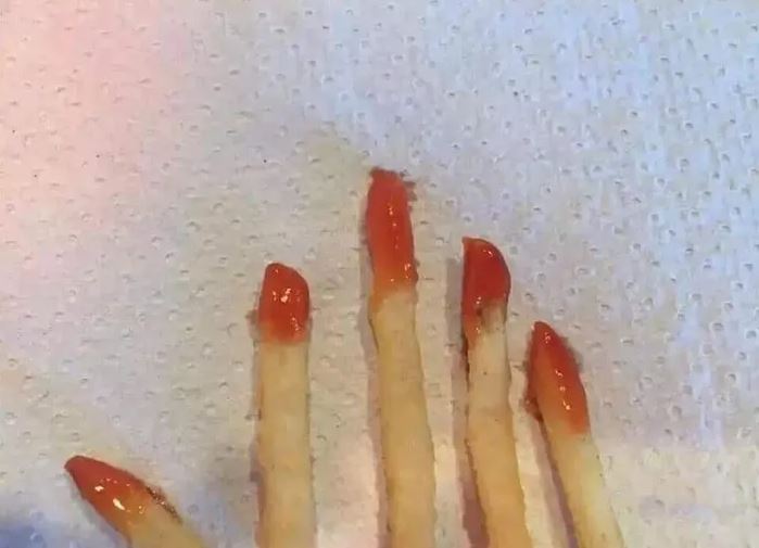 女友拿「薯條照」假裝新做的指甲 「敷衍系男友」秒回:超好看!% 照片 女友拿「薯條照」假裝新做的指甲 「敷衍系男友」秒回:超好看!