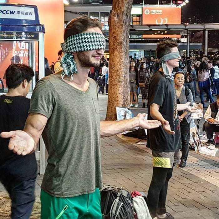 網爆外國背包客「特愛來亞洲」騙吃騙喝 賣照片、免費擁抱其實都是「專業詐騙」% 照片 網爆外國背包客「特愛來亞洲」騙吃騙喝 賣照片、免費擁抱其實都是「專業詐騙」