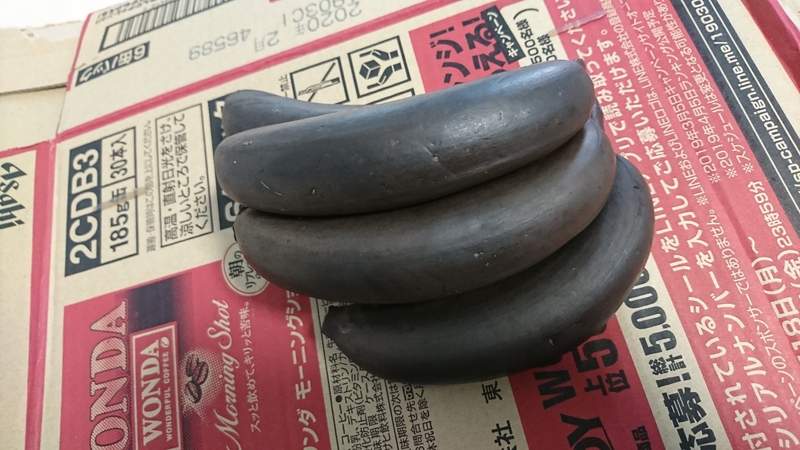 把香蕉忘在車上一天…他開門發現「全部黑化」嚇傻 剝開外皮露出「超衝擊畫面」崩潰!% 照片 把香蕉忘在車上一天…他開門發現「全部黑化」嚇傻 剝開外皮露出「超衝擊畫面」崩潰!