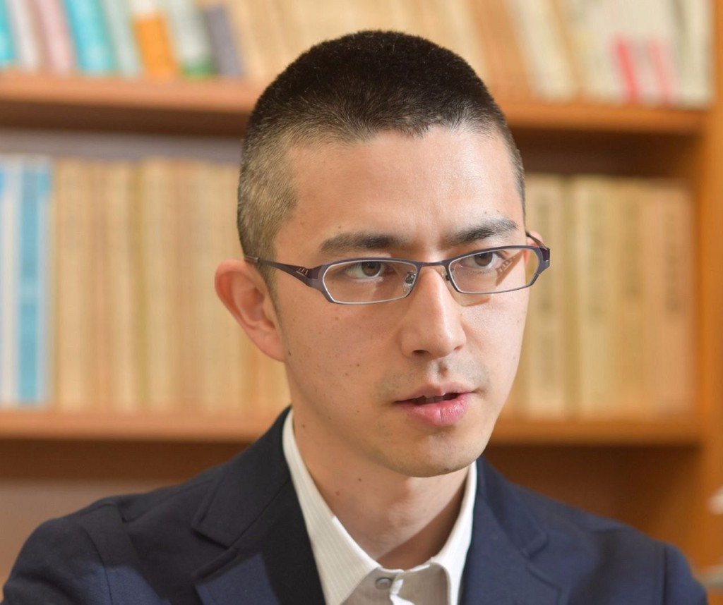 日本法律系教授「像從漫畫走出來」!「高學歷+高顔值」連男學生都瘋狂 真實年齡曝光% 照片 日本法律系教授「像從漫畫走出來」!「高學歷+高顔值」連男學生都瘋狂 真實年齡曝光