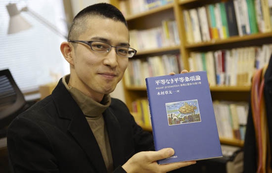 日本法律系教授「像從漫畫走出來」!「高學歷+高顔值」連男學生都瘋狂 真實年齡曝光% 照片 日本法律系教授「像從漫畫走出來」!「高學歷+高顔值」連男學生都瘋狂 真實年齡曝光