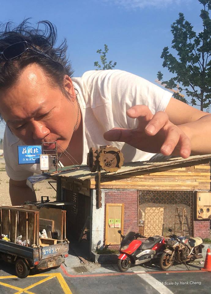 台灣藝術家在國外爆紅!他用廢材神還原「新北市街景」 放大看「超精細手工」被讚爆% 照片 台灣藝術家在國外爆紅!他用廢材神還原「新北市街景」 放大看「超精細手工」被讚爆