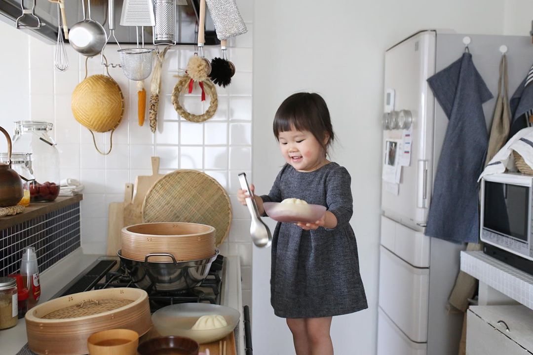 3歲料理小天才「用臉煮飯」連大人都沒她賢慧❤% 照片 3歲料理小天才「用臉煮飯」連大人都沒她賢慧❤