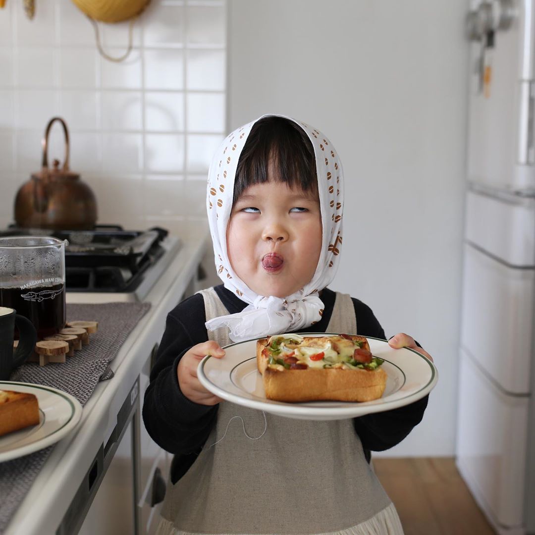 3歲料理小天才「用臉煮飯」連大人都沒她賢慧❤% 照片 3歲料理小天才「用臉煮飯」連大人都沒她賢慧❤